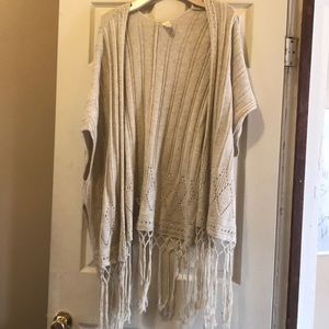 Cream colored sweater kimono/open poncho